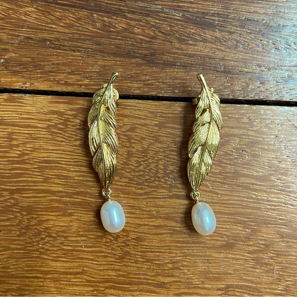 J Crew Gold Feather Earring With Pearl